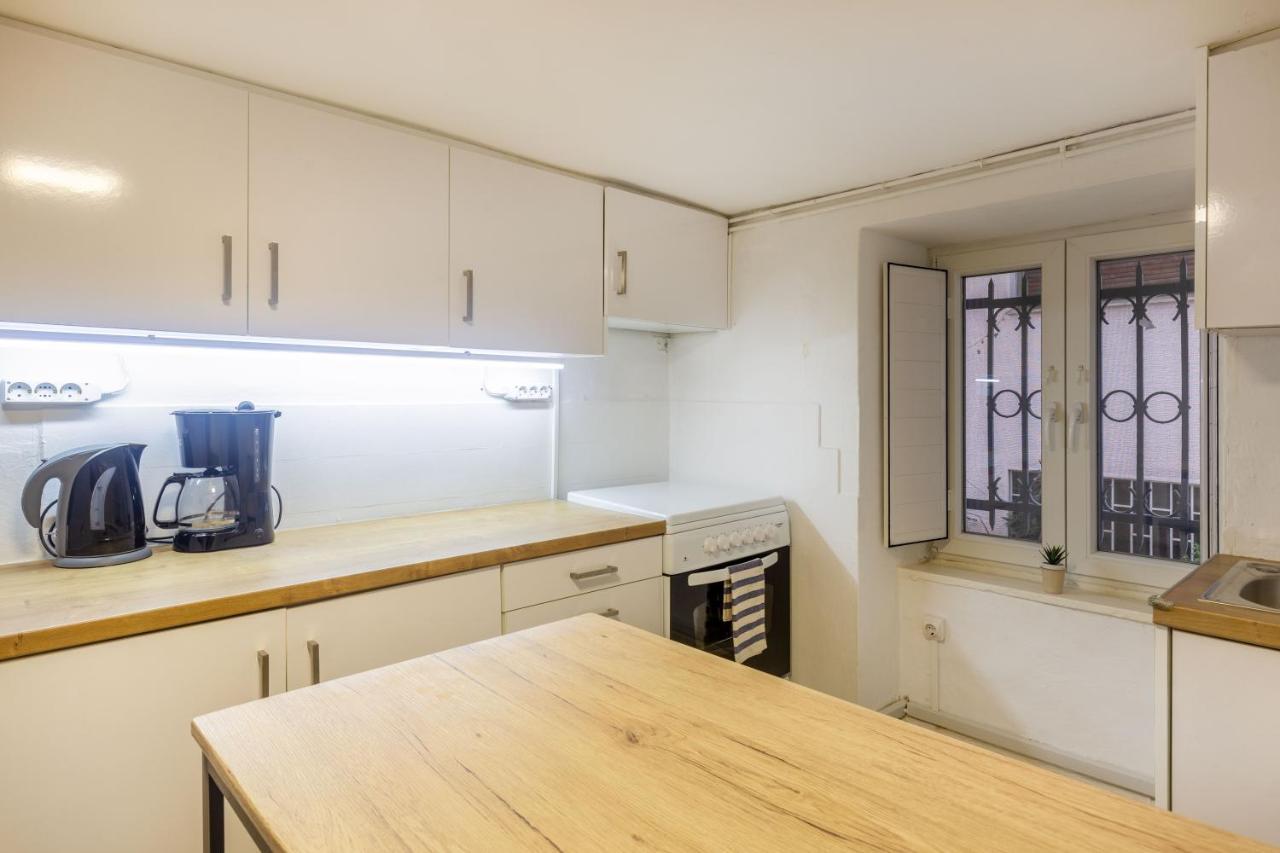 Charming Apartment In The Heart Of Plaka Athena Bagian luar foto